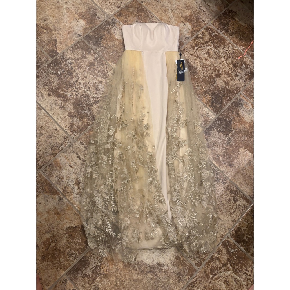 Royal Queen Collection Gown Womens 10 Strapless Tulle Floral Embroidered NWT